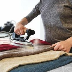 Polti Vaporella 2H Pro Kalstop, Ferro Da Stiro A Vapore Con Caldaia, Tappo Di Sicurezza, 3 Bar, 20 Fiale Di Kalstop Incluse, Grigio/Nero 9 Polti Vaporella 2H Pro Kalstop, Ferro Da Stiro A Vapore Con Caldaia, Tappo Di Sicurezza, 3 Bar, 20 Fiale Di Kalstop Incluse, Grigio/Nero -Pulizia Della Casa 70711010 4