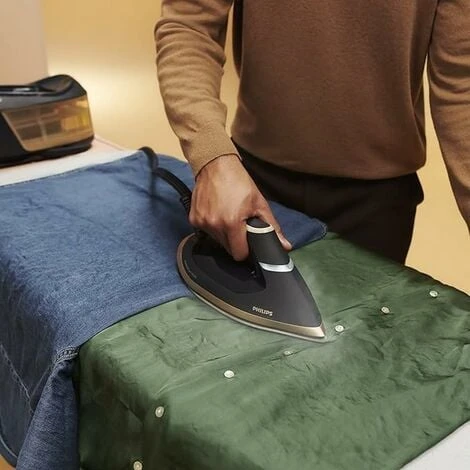 Philips Domestic Appliances PerfectCare 6000 Series Ferro Da Stiro Con Caldaia - 2400W, Colpo Di Vapore 600g, Pressione 8 Bar, Tecnologia OptimalTEMP, Serbatoio 1,8 L, Nero (PSG6064/80) 5 Philips Domestic Appliances PerfectCare 6000 Series Ferro Da Stiro Con Caldaia - 2400W, Colpo Di Vapore 600g, Pressione 8 Bar, Tecnologia OptimalTEMP, Serbatoio 1,8 L, Nero (PSG6064/80) - immagine 3