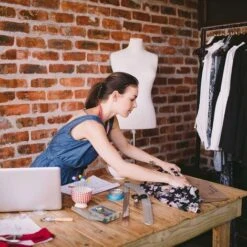 HIASDFLS Spilli A Testa Di Fiore, Spilli Da Cucito Dritti Colori Assortiti Spilli Patchwork Con Custodie Trasparenti Per Progetti Di Cucito Artigianato Da Sarta 200 Pezzi -Pulizia Della Casa 88133756 3